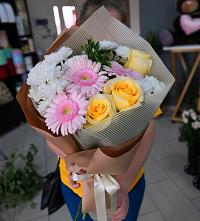 Букет цветов из:  Герберы, Розы и Хризантемы в Монино