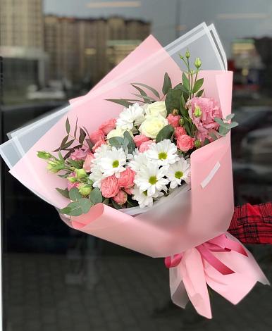 Букет цветов из: Розы, Лизиантусы и Хризантемы в Монино